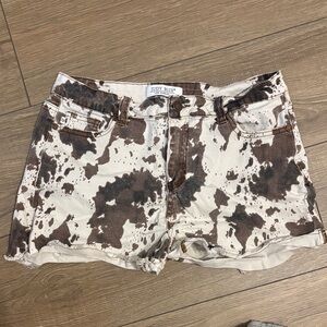 Judy Blue Women's Tan and Cream Patterned Jean Shorts